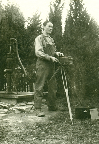 Walter_aegerter_with_camera_standard